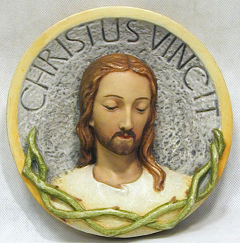 Настенный сувенир "Christus Vincit" Гипс, цветное покрытие Середина XX века кольцом для крепления на стене инфо 1856k.