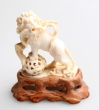 Статуэтка "Лев" Слоновая кость, дерево Восток (?), первая половина ХХ века напоминает изображения мифических китайских львов-стражей инфо 2270k.