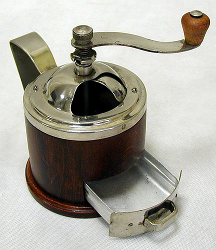 Кофемолка ручная Дерево (бук), сталь хромированная, Германия, 30-е годы XX века 1935 г инфо 2420k.