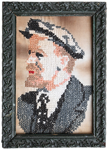 Портрет В И Ленина в деревянной раме Вышивка, ткань, дерево СССР, первая половина XX века 1920 г инфо 2425k.