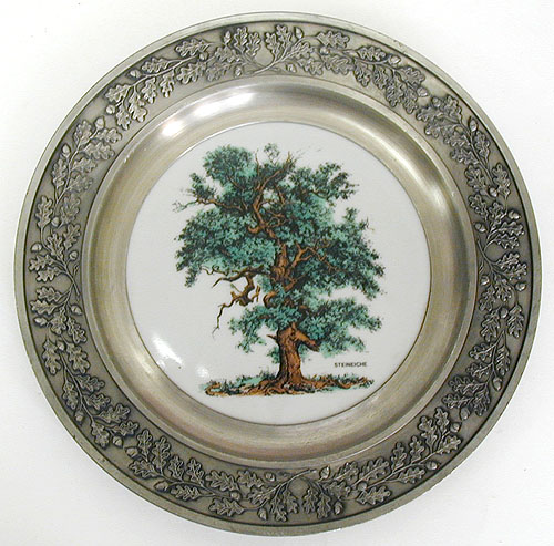 Декоративная тарелка Оловянный сплав, керамика, роспись Западная Европа, середина XX века 1952 г инфо 2440k.