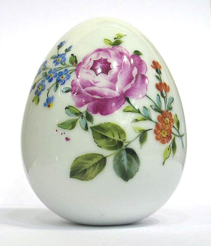 Пасхальное яйцо "Цветы" (Фарфор, глазурь, деколь - Россия, 70-е годы XIX века) 6,5 см Сохранность очень хорошая инфо 2750k.
