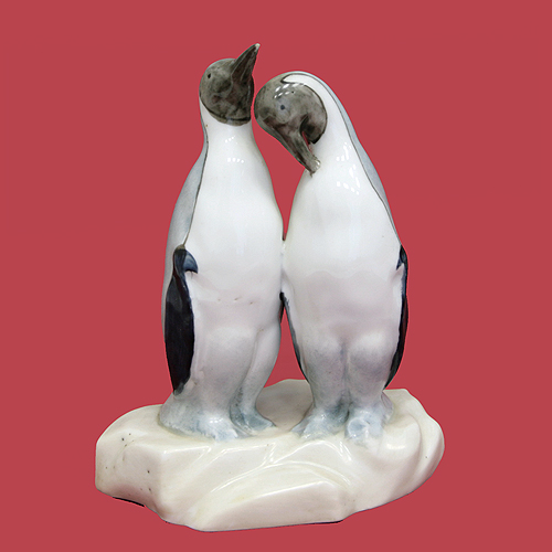 Статуэтка "Пингвины" (Фарфор, роспись, глазуровка - Западная Европа, первая половина ХХ века) ширина 6,5 см Сохранность хорошая инфо 3016k.