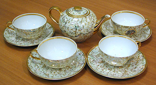 Чайник и 4 чайные чашки Фарфор, роспись, золочение ГДР, 50-е годы XX века 1953 г инфо 3035k.